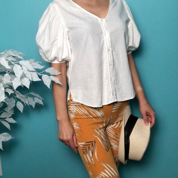 Versona Tops - ⭐️NEW⭐️Versona White Linen Puff Sleeve Top